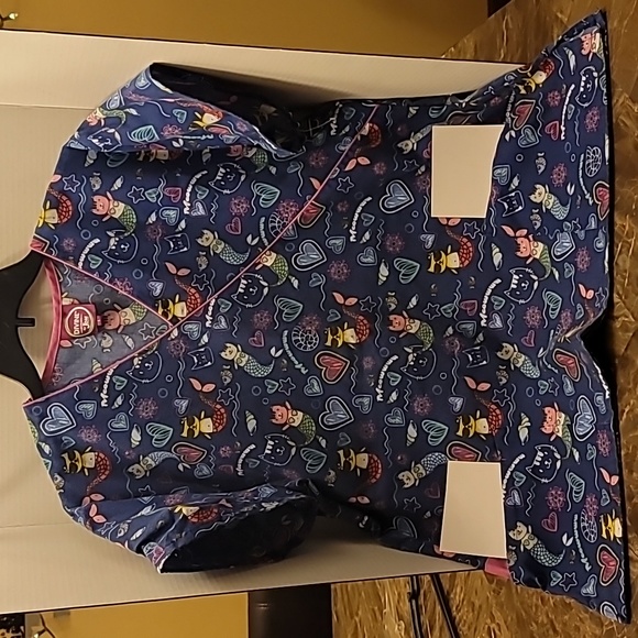 Scrub Top - Picture 3 of 4